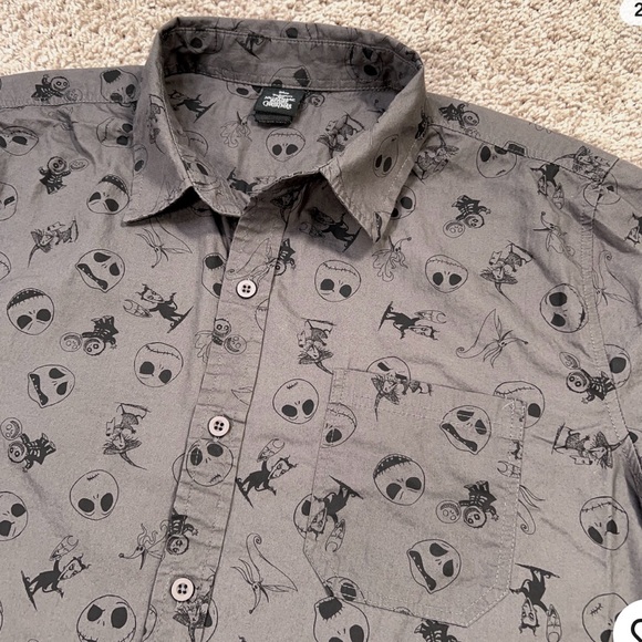 The Nightmare Before Christmas Men’s Short Sleeve Button Up Size Medium - Picture 2 of 6